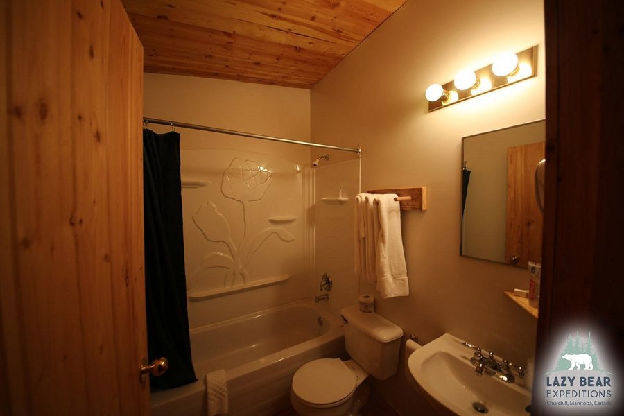Lazy Bear Lodge — Bathroom