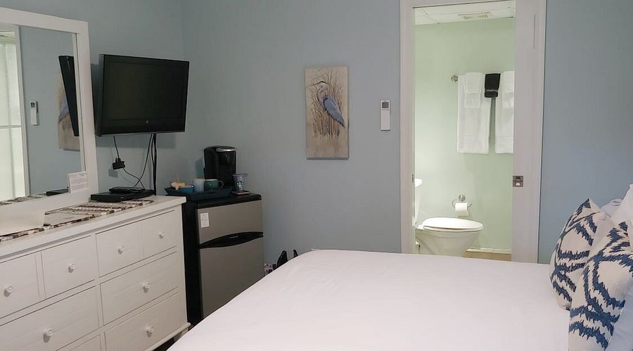 Lazy L At Willow Creek Bed Breakfast — Guest room