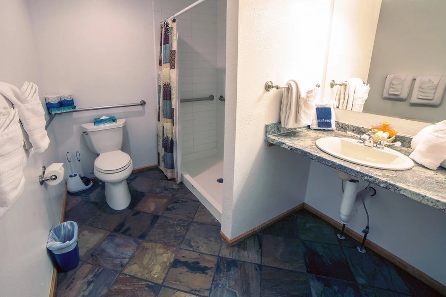 Lazy R Cottages — Bathroom