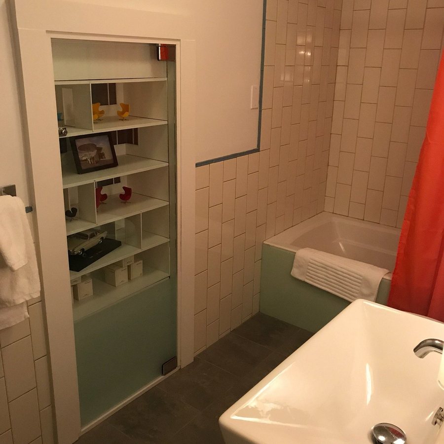 Ldv At The Maidstone — Bathroom