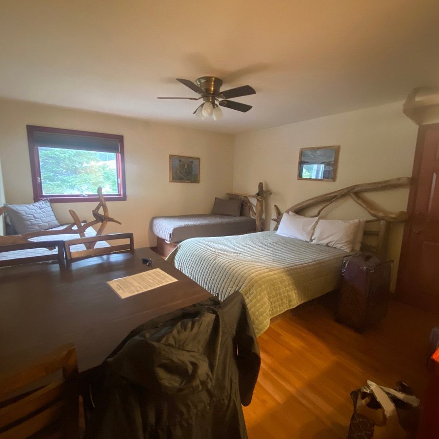 Le Barn Appetit Inn Creperie — Guest room