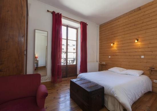 Le Bonjour — Guest room