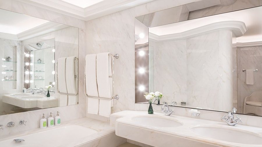Le Bristol Paris — Bathroom