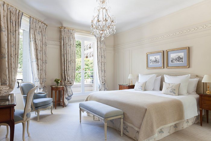 Le Bristol Paris — Guest room