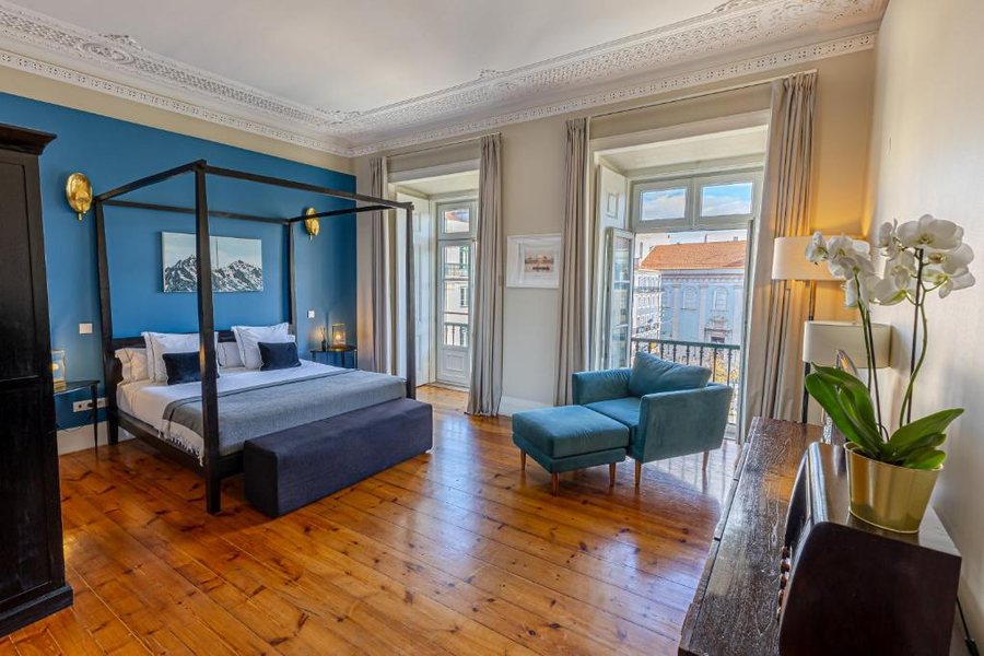 Le Consulat — Guest room