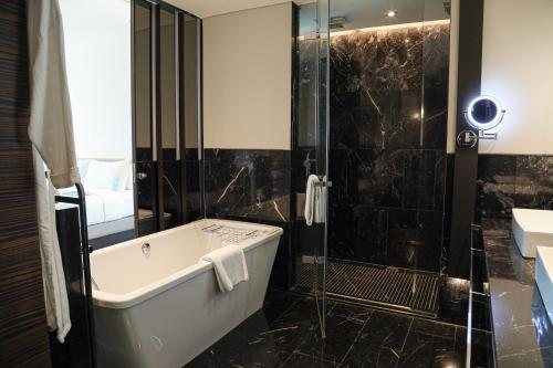 Le D Tel Bangkok — Bathroom