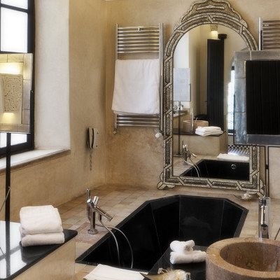 Le Farnatchi — Bathroom