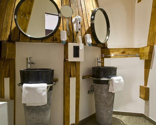 Le Fournil Hotel — Bathroom