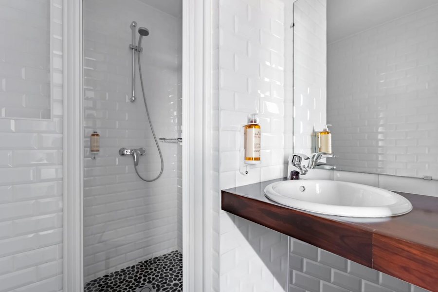 Le Grand Large — Bathroom
