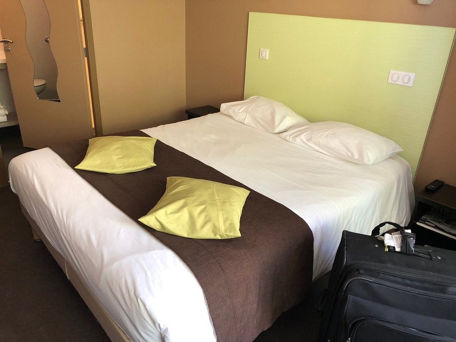 Le Manoir des Cedres — Guest room