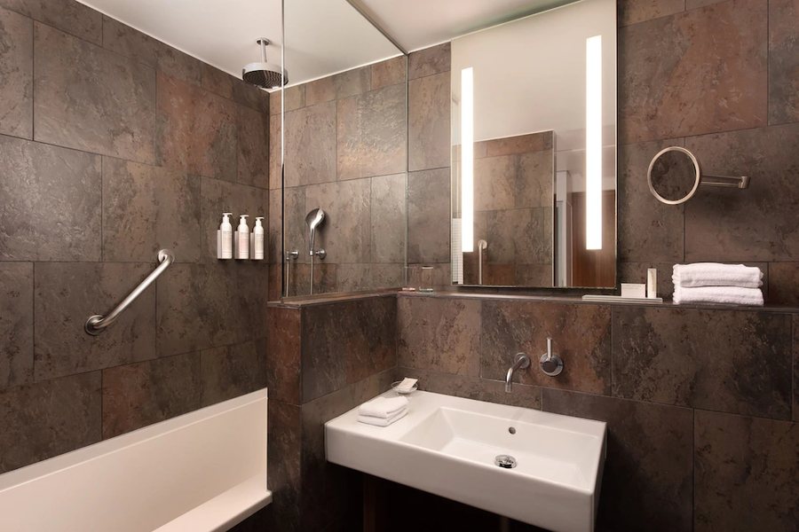 Le Meridien Barcelona Barcelona Catalonia — Bathroom