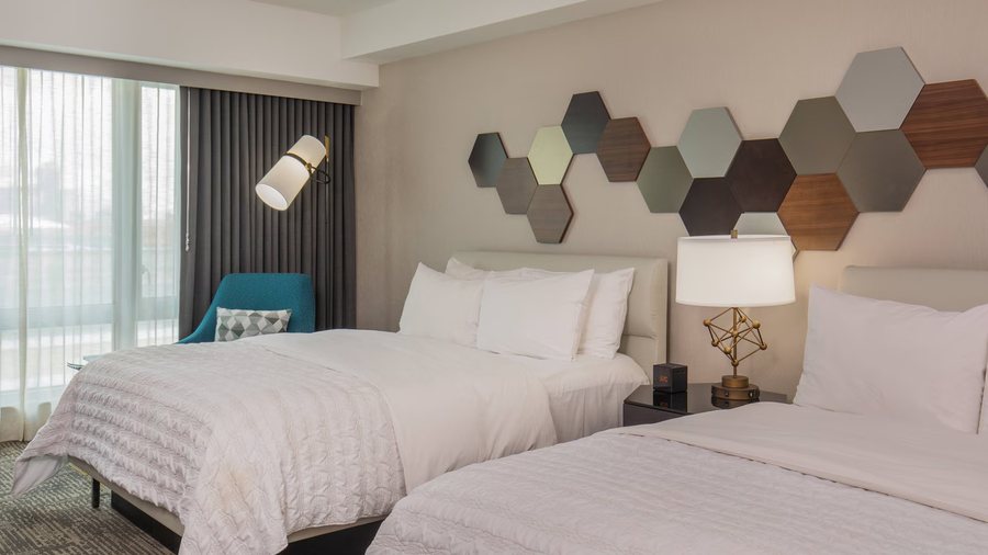 Le Meridien Boston Cambridge — Guest room