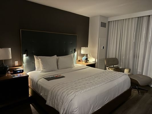 Le Meridien Essex Chicago Chicago Illinois — Guest room