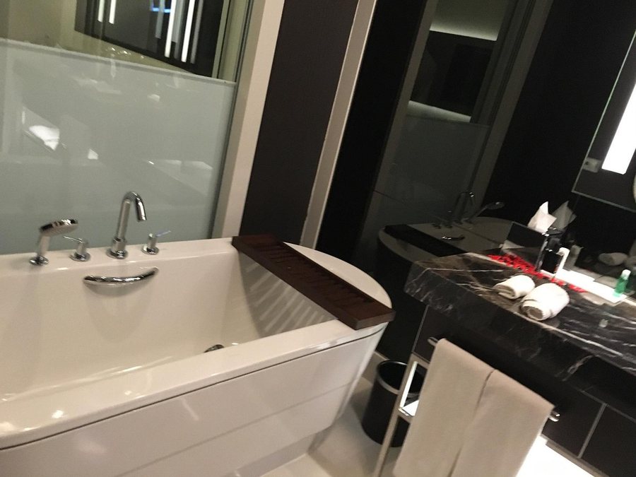Le Meridien Istanbul Etiler Istanbul — Bathroom