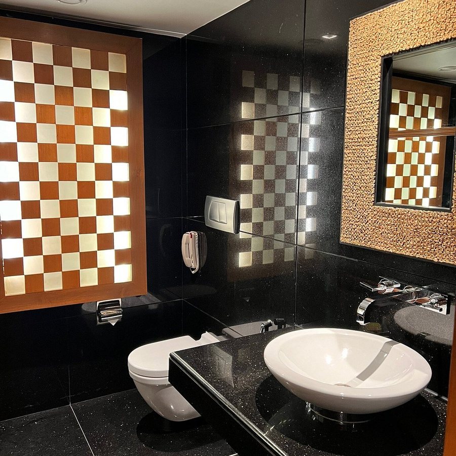 Le Meridien New Delhi — Bathroom