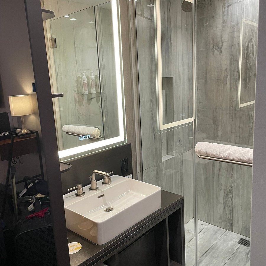 Le Meridien New York Fifth Avenue New York City New York — Bathroom