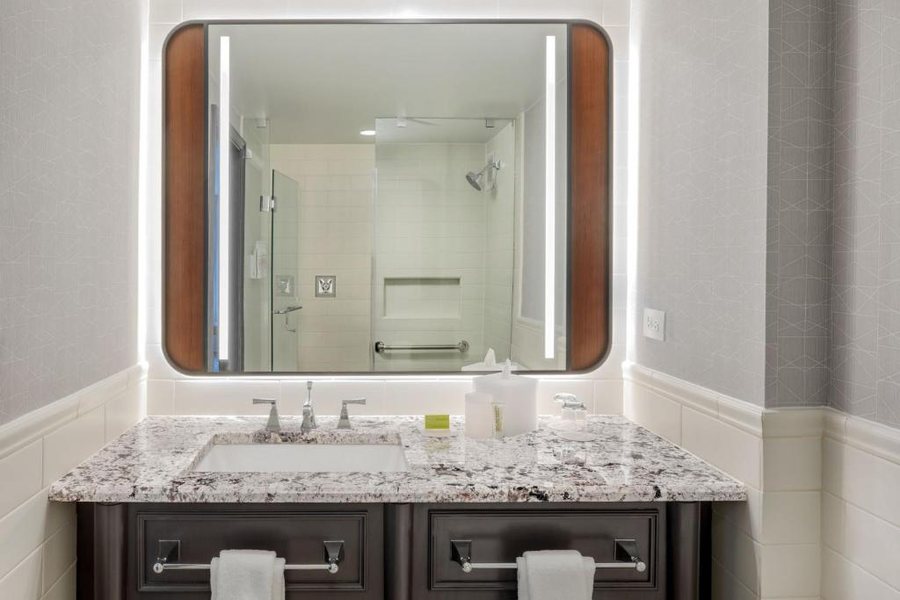 Le Meridien Washington D C The Madison — Bathroom