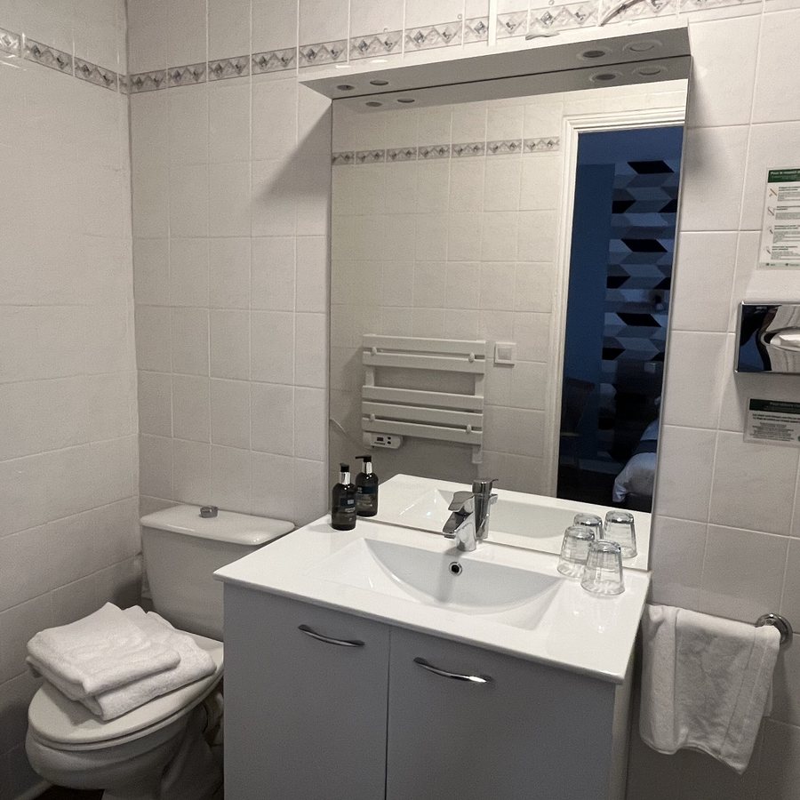 Le Noyer Residence — Bathroom