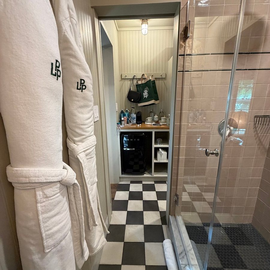 Le Petit Pali Brentwood Los Angeles California — Bathroom