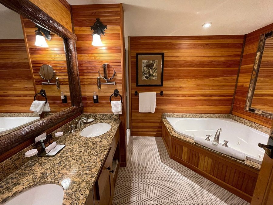 Ledge Rock at Whiteface Mountain — Bathroom