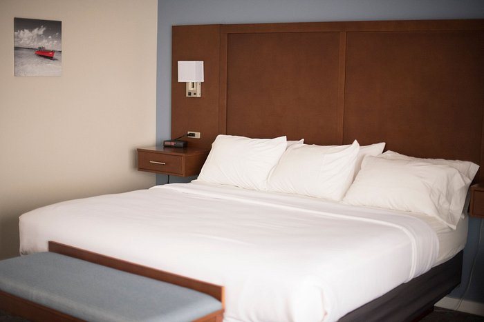 Ledges By The Bay — Guest room