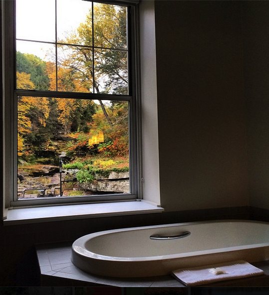 Ledges Hotel — Bathroom