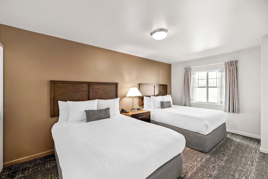 Ledgestone Suites Hotel Yakima — Guest room