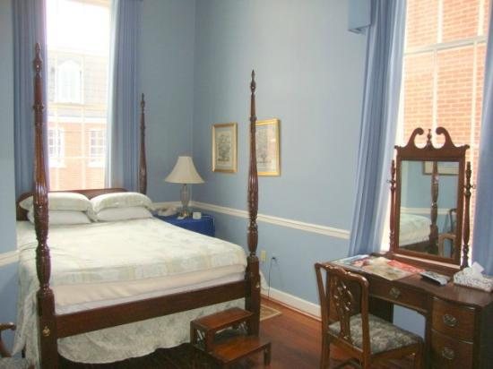 Leesburg Colonial Inn — Guest room