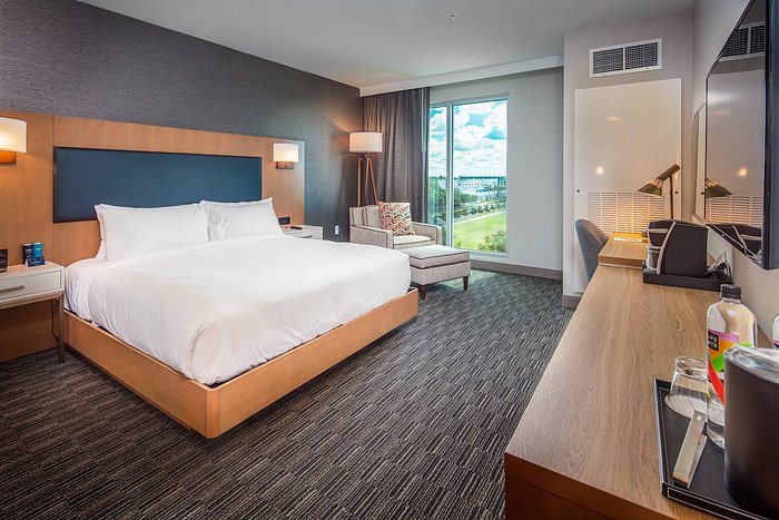 Legacy Hotel at IMG Academy — Guest room