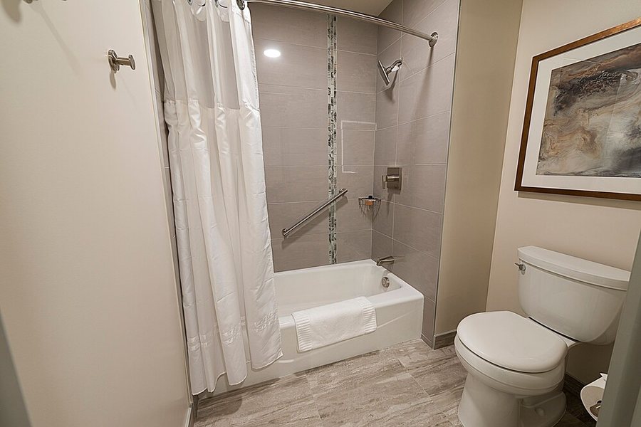 Legacy Resort Hotel Spa San Diego California — Bathroom