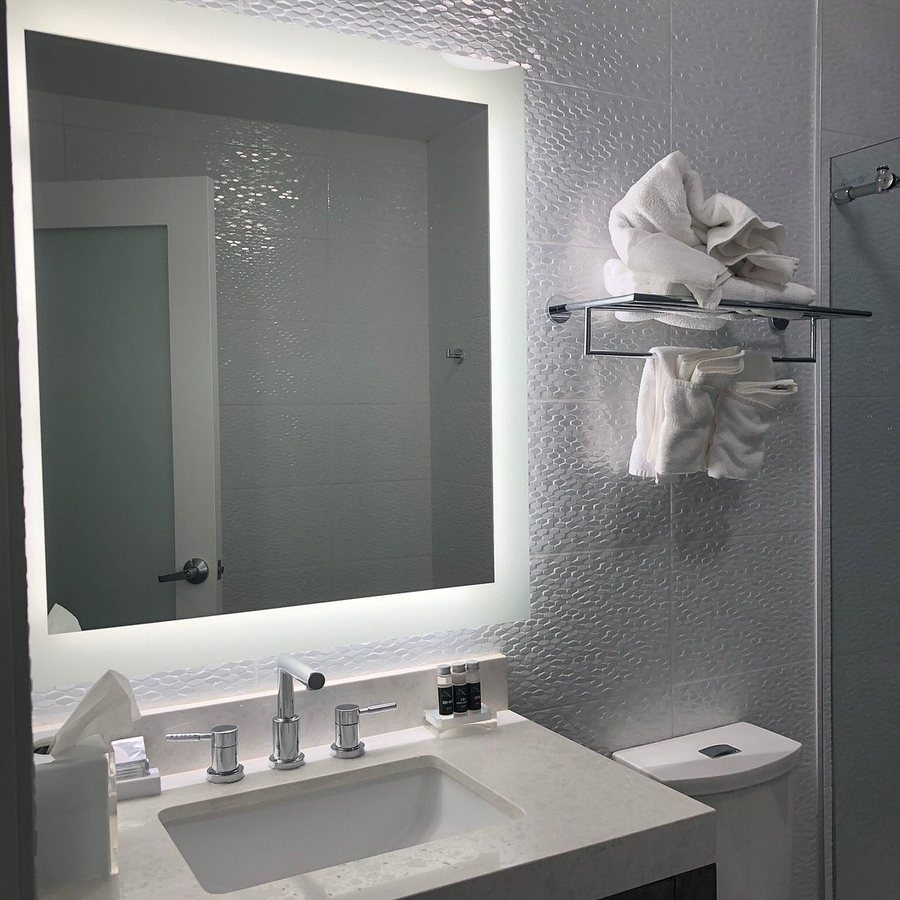 Legend Hotel Hollywood Los Angeles California — Bathroom