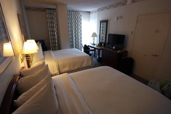 Legend Hotel Hollywood Los Angeles California — Guest room