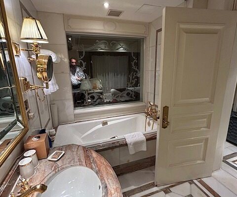 Legendale Hotel Beijing — Bathroom