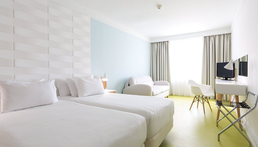 Legendary Porto Hotel — Guest room