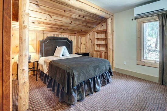 Legion Lake Lodge — Guest room