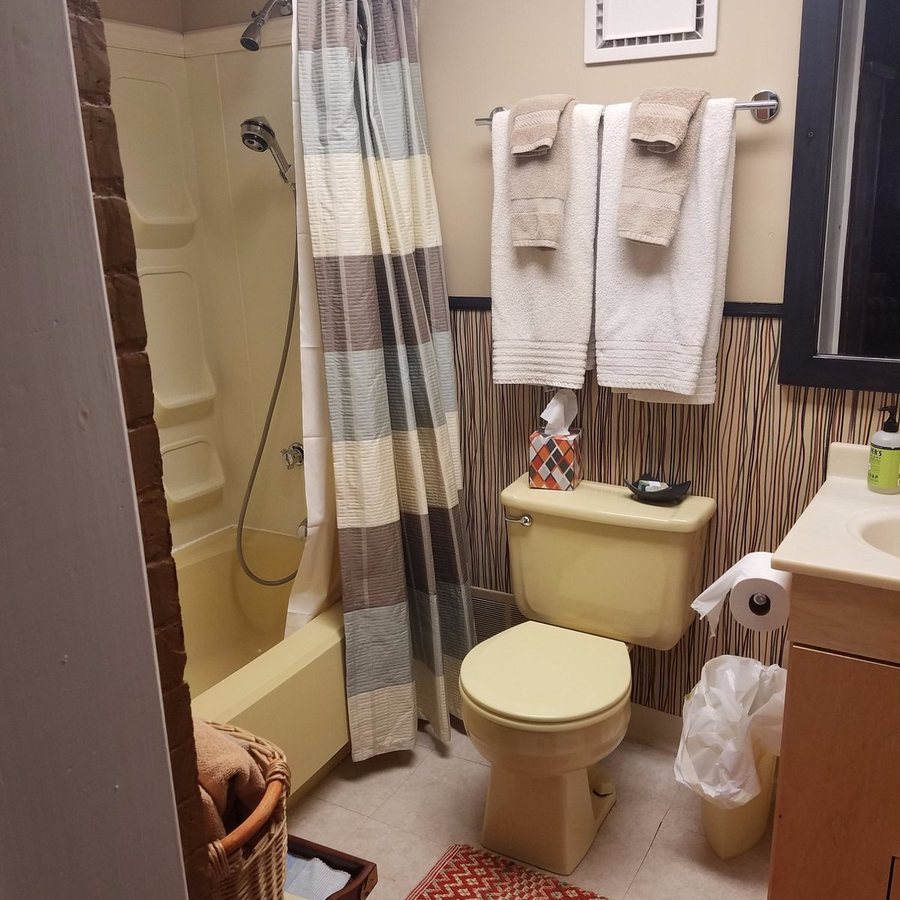 Lehmann House Bed Breakfast — Bathroom