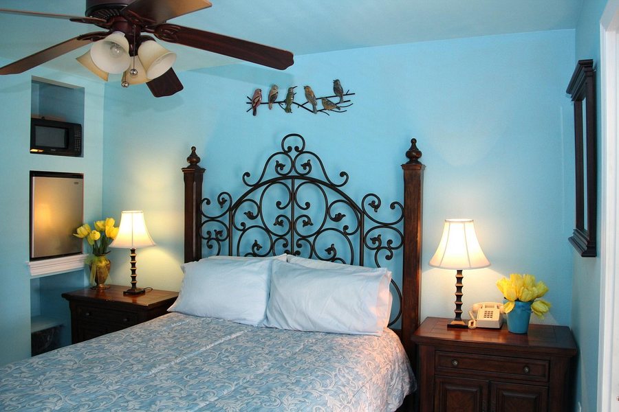 LeMatidora Inn — Guest room
