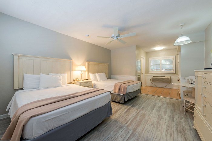 Lemon Tree Inn — Guest room