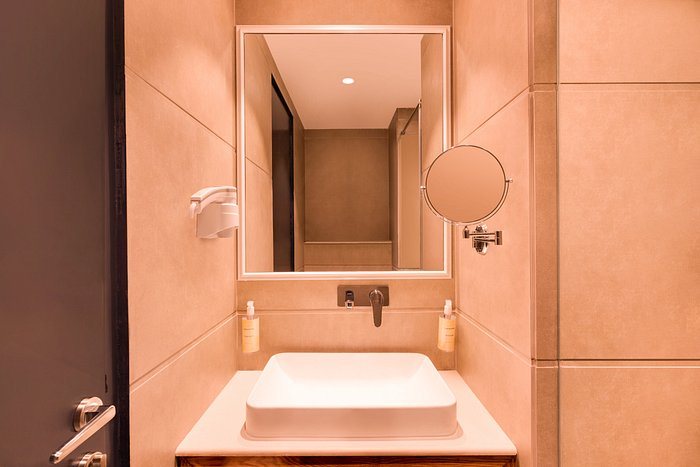 Lemontea Hotel — Bathroom