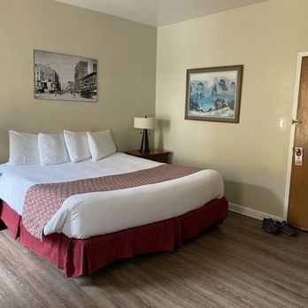 Lenox Hotel and Suites — Guest room