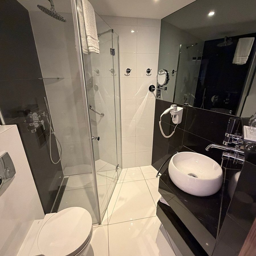 Leonardo Boutique Hotel Krakow Old Town — Bathroom