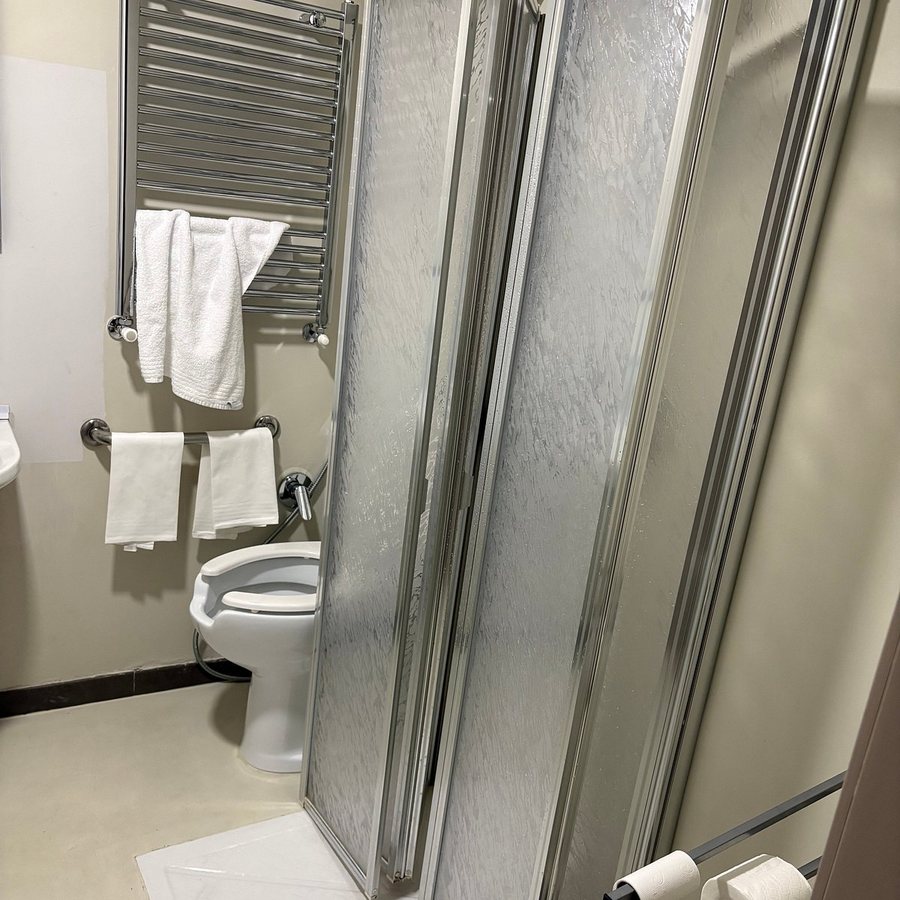 Leonardo Da Vinci — Bathroom
