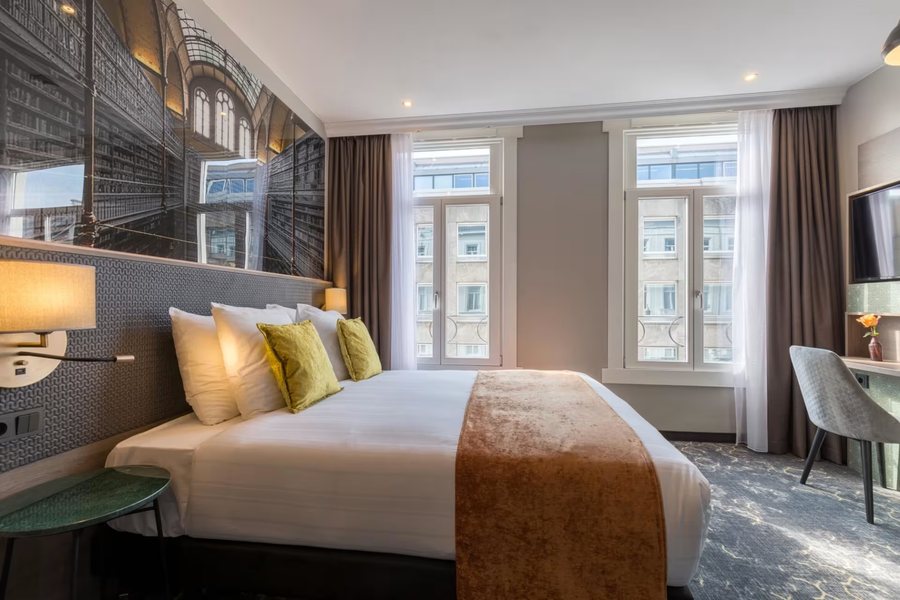 Leonardo Hotel Amsterdam Museum Quarter — Guest room