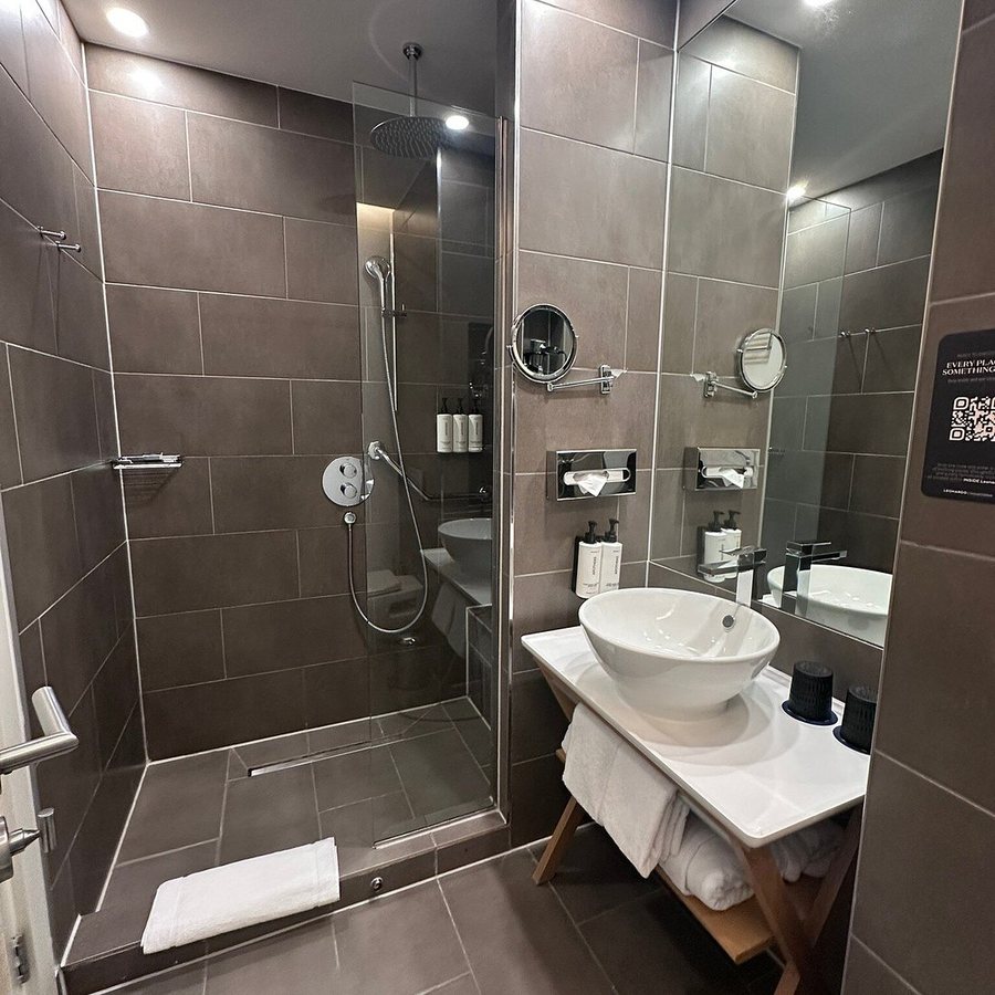 Leonardo Hotel Berlin — Bathroom