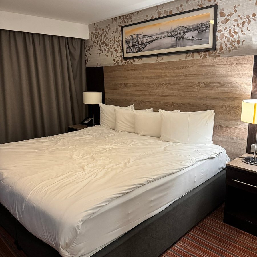 Leonardo Hotel Edinburgh Murrayfield — Guest room