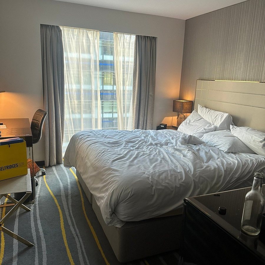 Leonardo Hotel London Aldgate — Guest room