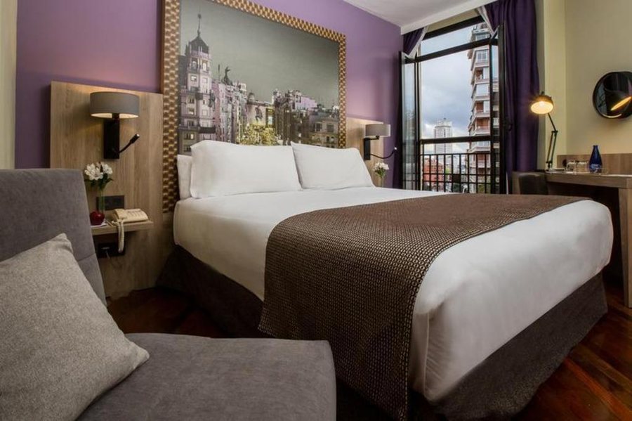 Leonardo Hotel Madrid City Center — Guest room