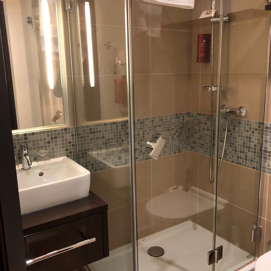 Leonardo Hotel Vienna Westbahnhof — Bathroom