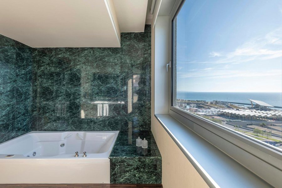 Leonardo Royal Hotel Barcelona Fira Barcelona Catalonia — Bathroom