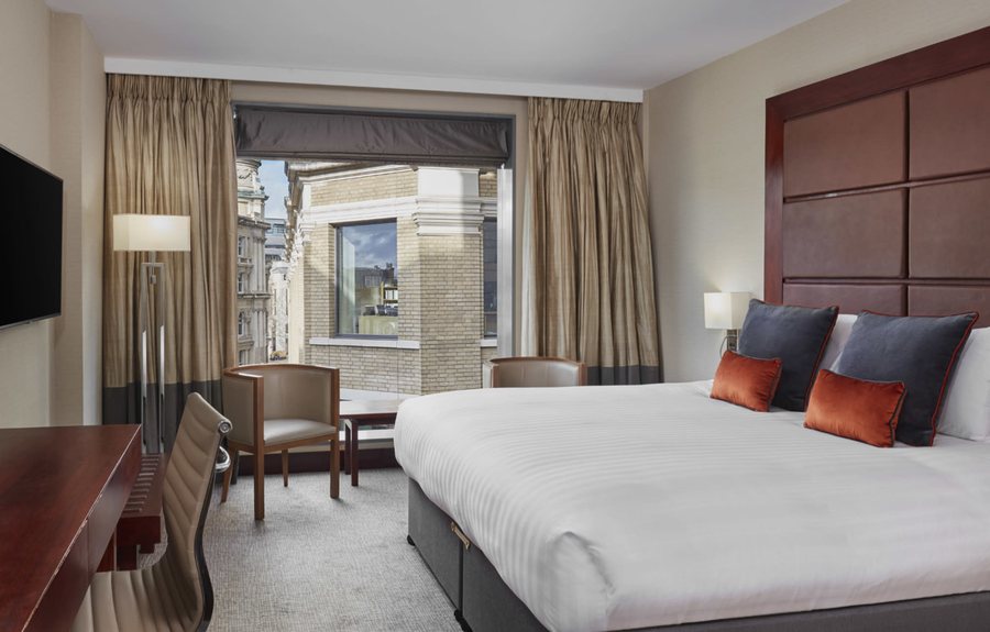 Leonardo Royal Hotel London St Paul s — Guest room